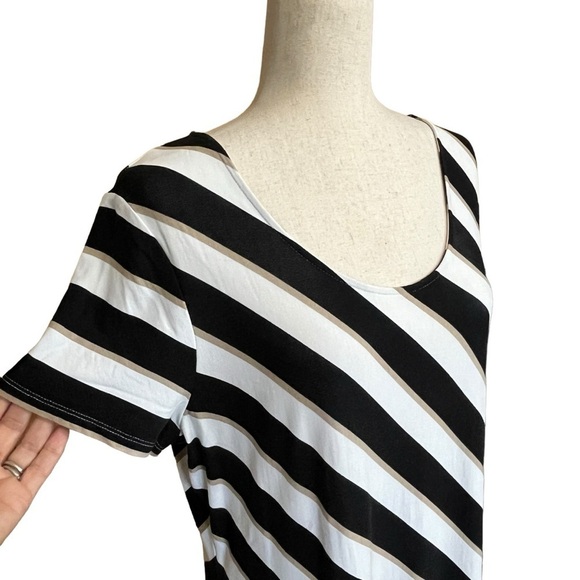 Chico’s Zenergy Knit Diagonal Stripe Short Sleeve Dress. Tan Black Size 2 #1141 - Picture 3 of 7
